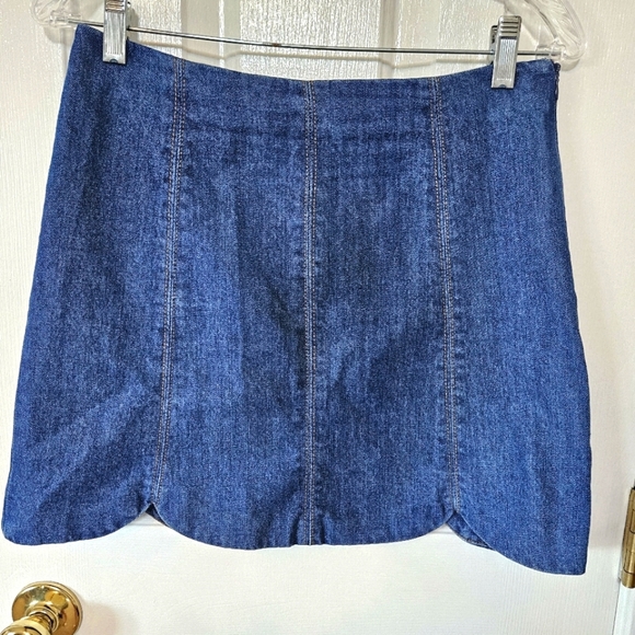 Lulu's Denim Mini Skirt size Med - Picture 1 of 4
